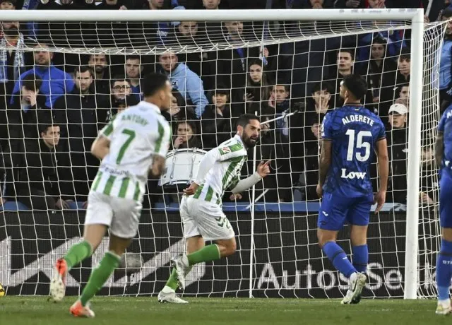Antony nhận thẻ đỏ trong trận Real Betis chiến thắng Getafe